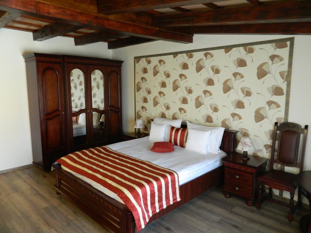 Schassburger Tor Hotel Sighisoara Room photo